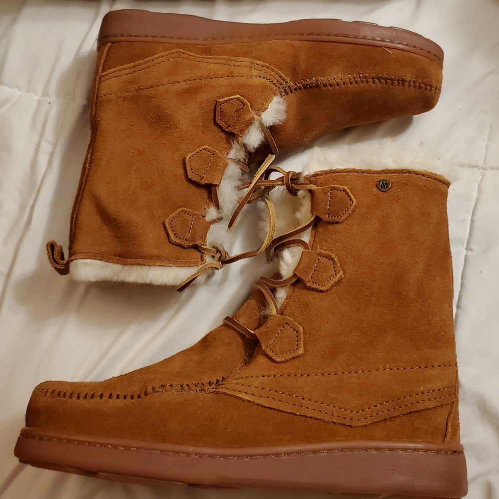 Minnetonka Juniper Boots in Honey - Picture 11 of 14